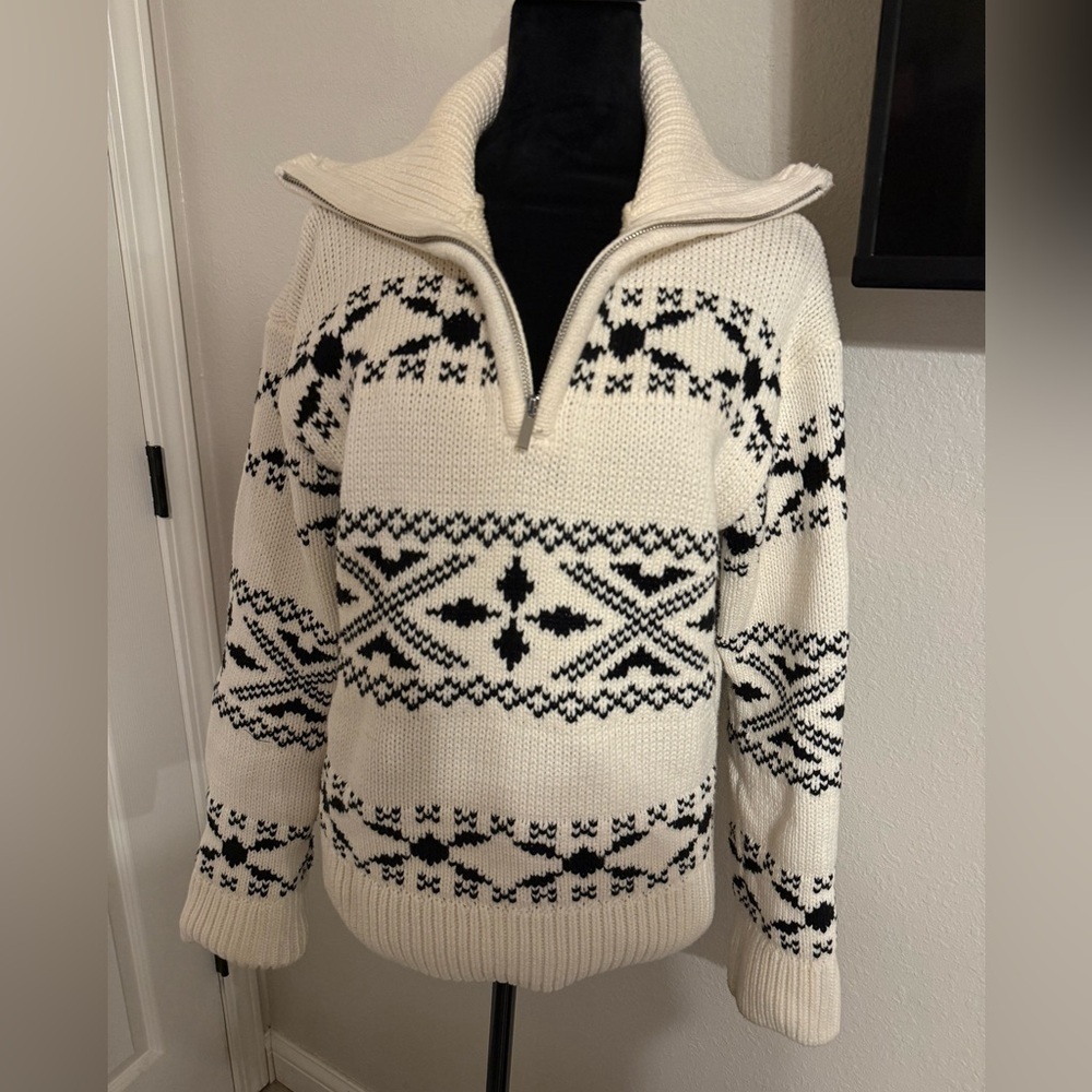 Vici Black and White Patterned V-Neck Sweater - Picture 2 of 8
